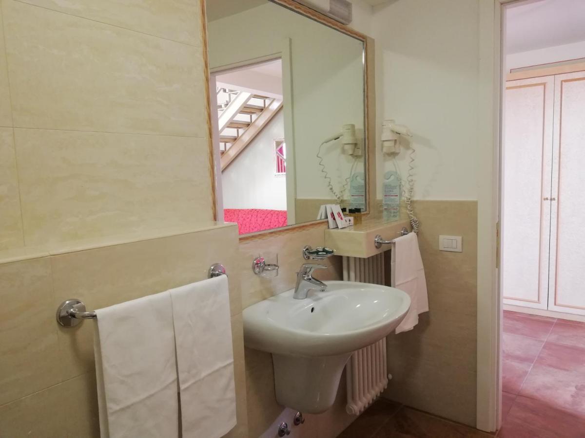 Hotel Belvedere Verbania Bagian luar foto